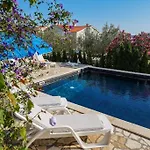 Apartman With Swimming Pool Kozino, Zadar - 25190 *